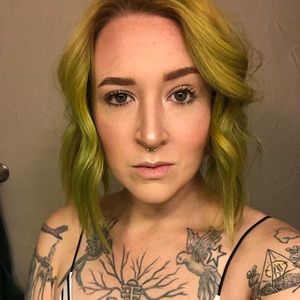 Meet your Posher, Justine